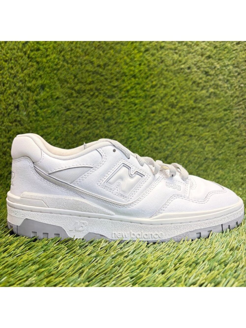 New Balance 550 Boys Size 7Y White Leather Athletic Lifestyle Shoes Sneakers